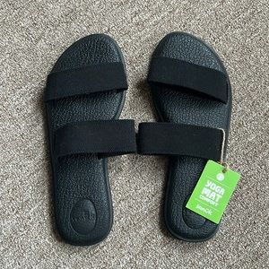 Sanuk Yoga Gora Sandals, NWT, size 9